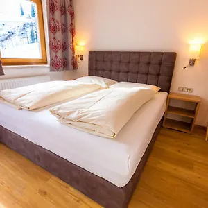 https://pension-falkenstein.saalbachhinterglemmhotels.com